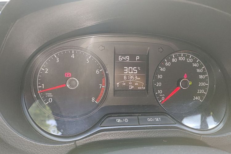 Volkswagen Polo 2018 car image #12