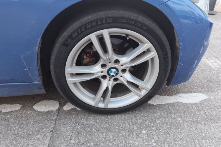 BMW 3 Series 2018 car image #9