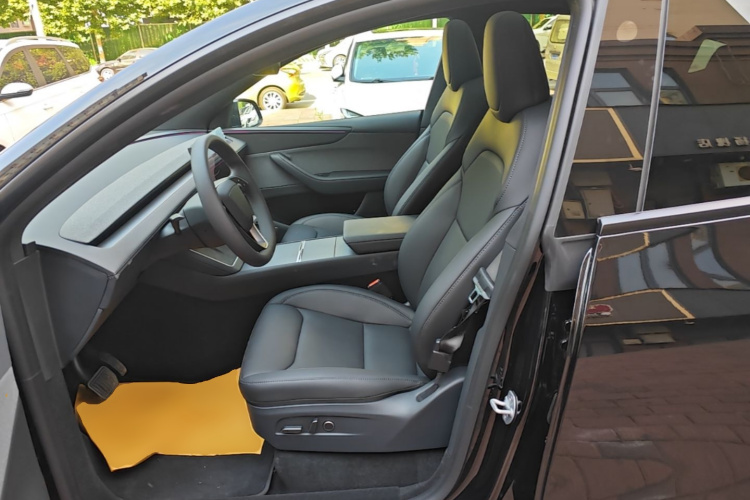 Tesla Model Y 2026 #15 Tesla Model Y 2026 car image #15