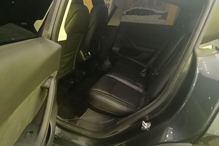 Tesla Model Y 2025 imagem de carro #17
