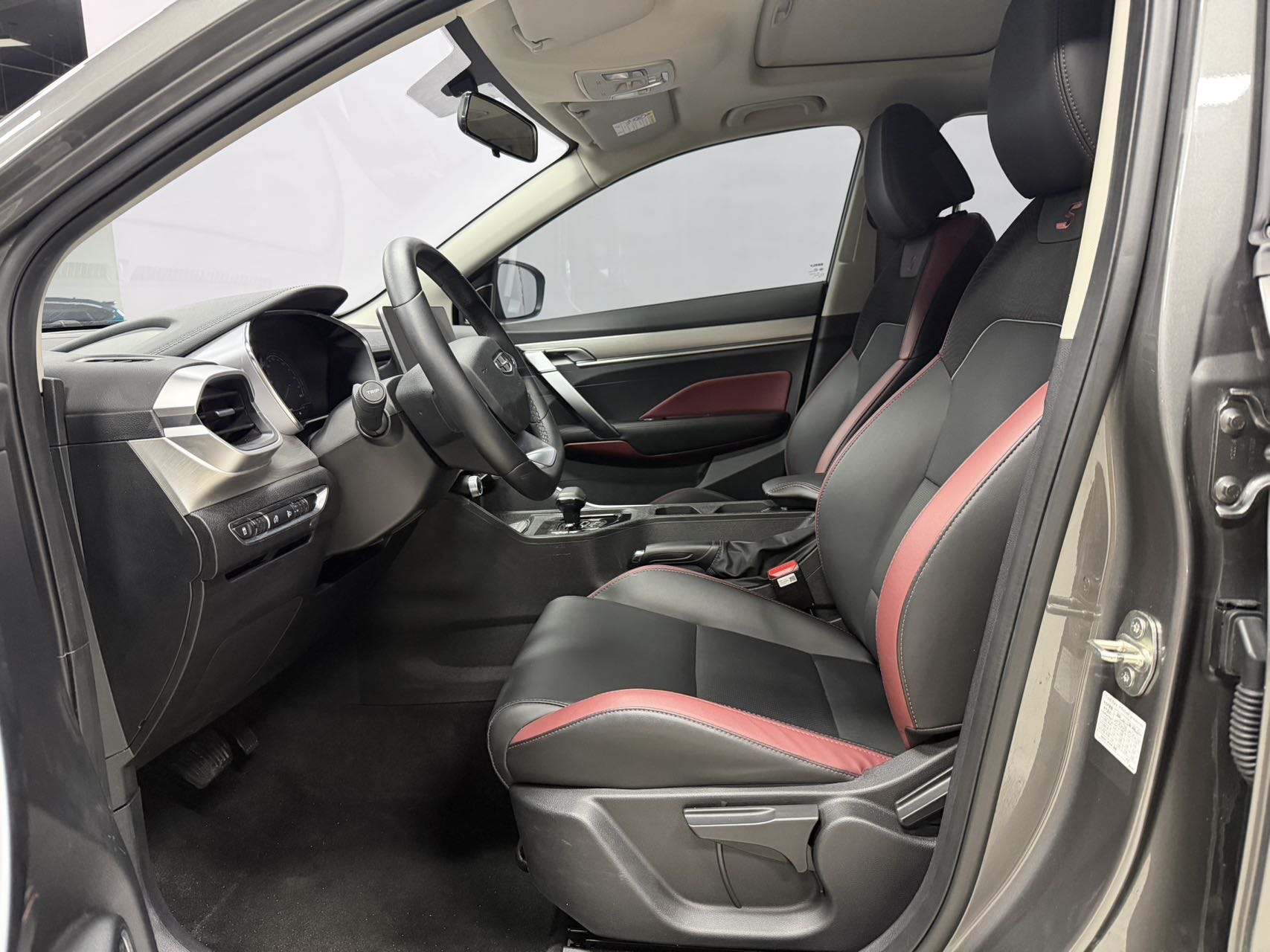 GEELY Coolray 2022 car image #4