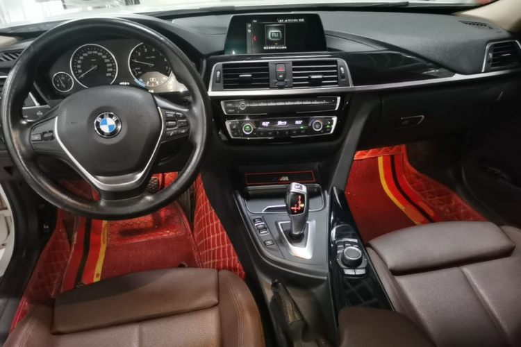 BMW 3 Series 2018 car image #10