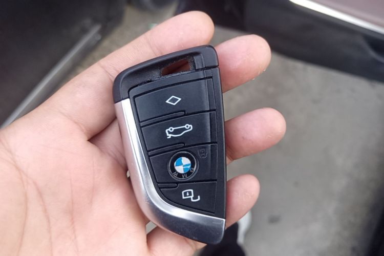 BMW 3 Series 2021 #9 BMW 3 Series 2021 صورة سيارة #9