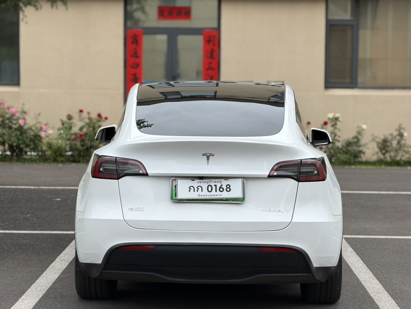 Tesla Model Y 2024 #8 Tesla Model Y 2024 car image #8