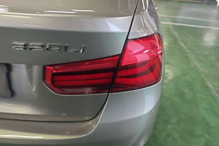 BMW 3 Series 2017 immagine di auto #8