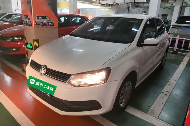 Volkswagen Polo 2016 car image #2