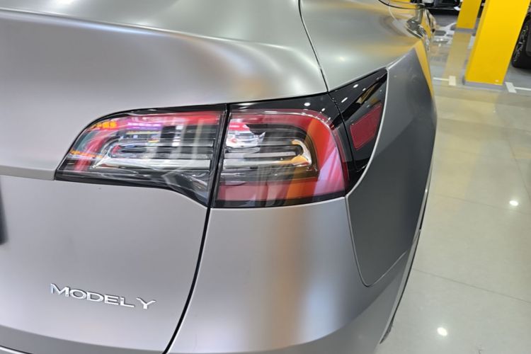 Tesla Model Y 2024 #8 Tesla Model Y 2024 car image #8