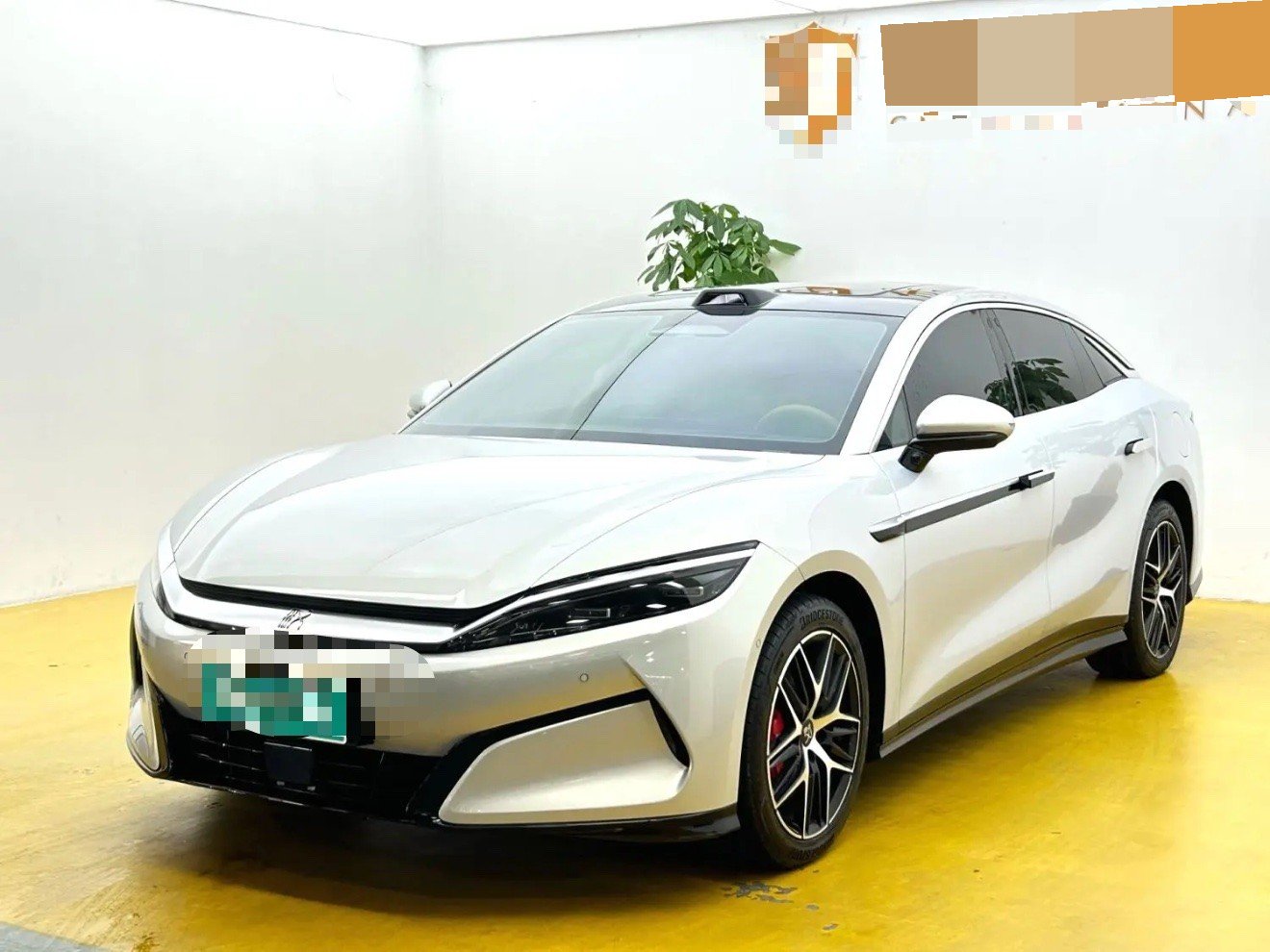BYD HanL 2025 car image 