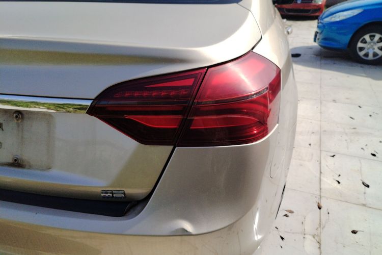 GEELY Emgrand 2019 imagen de coche #8