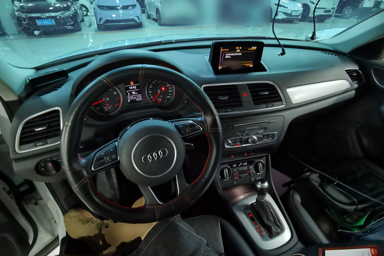 Audi Q3 2018 #10 Audi Q3 2018 car image #10