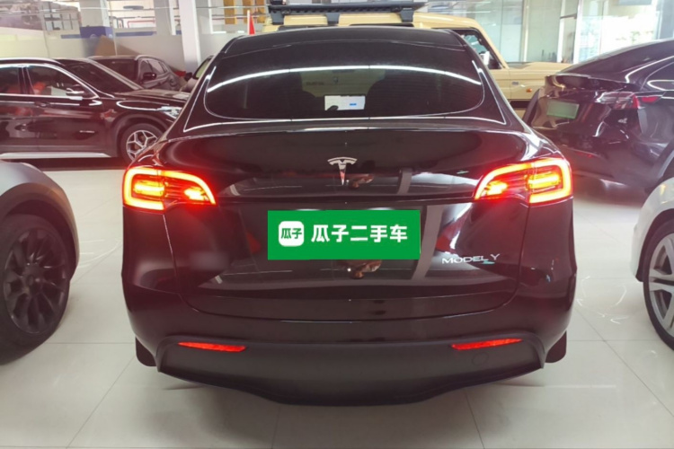 Tesla Model Y 2023 #6 Tesla Model Y 2023 car image #6