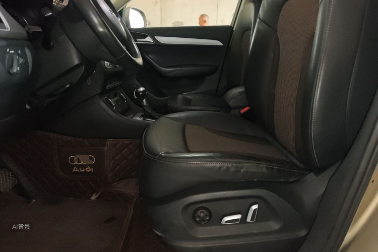 Audi Q3 2018 car image #17