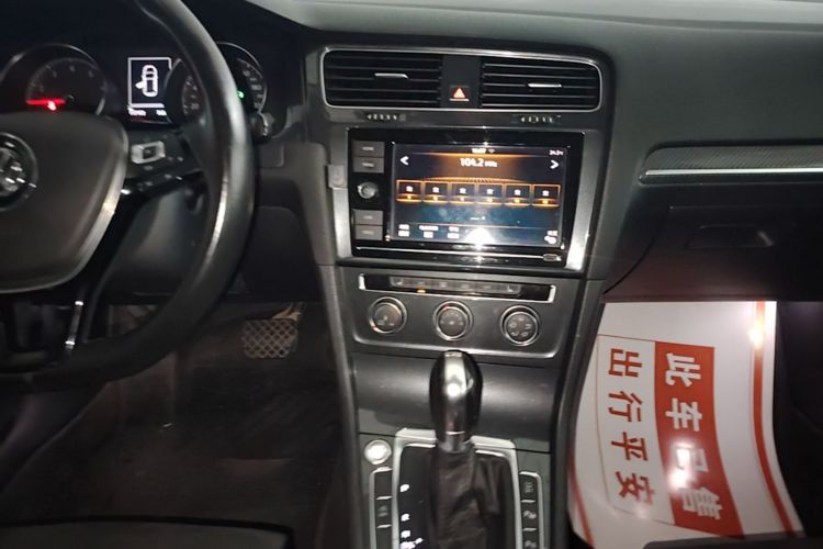Volkswagen Golf 2018 car image #17