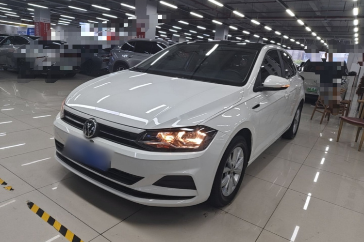 Volkswagen Polo 2020 car image #2