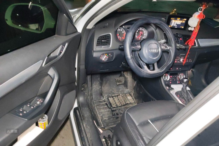 Audi Q3 2016 car image #18