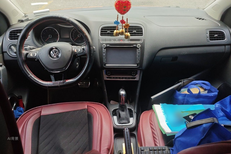 Volkswagen Polo 2015 car image #11