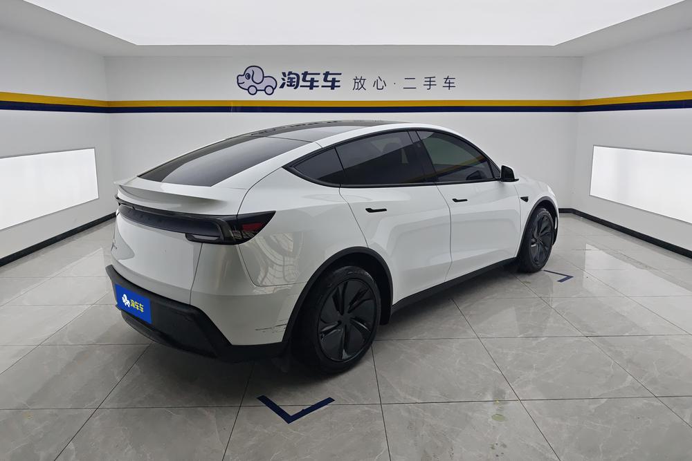Tesla Model Y 2025 car image #3