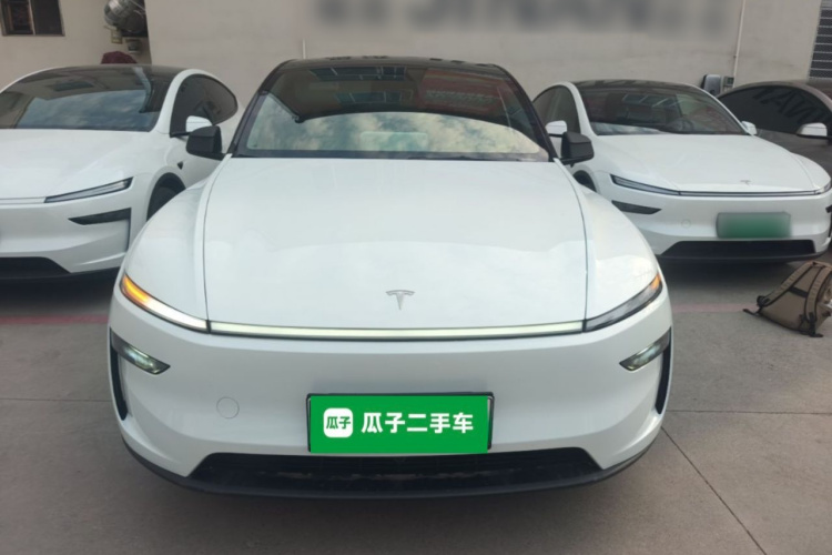 Tesla Model Y 2025 car image #3