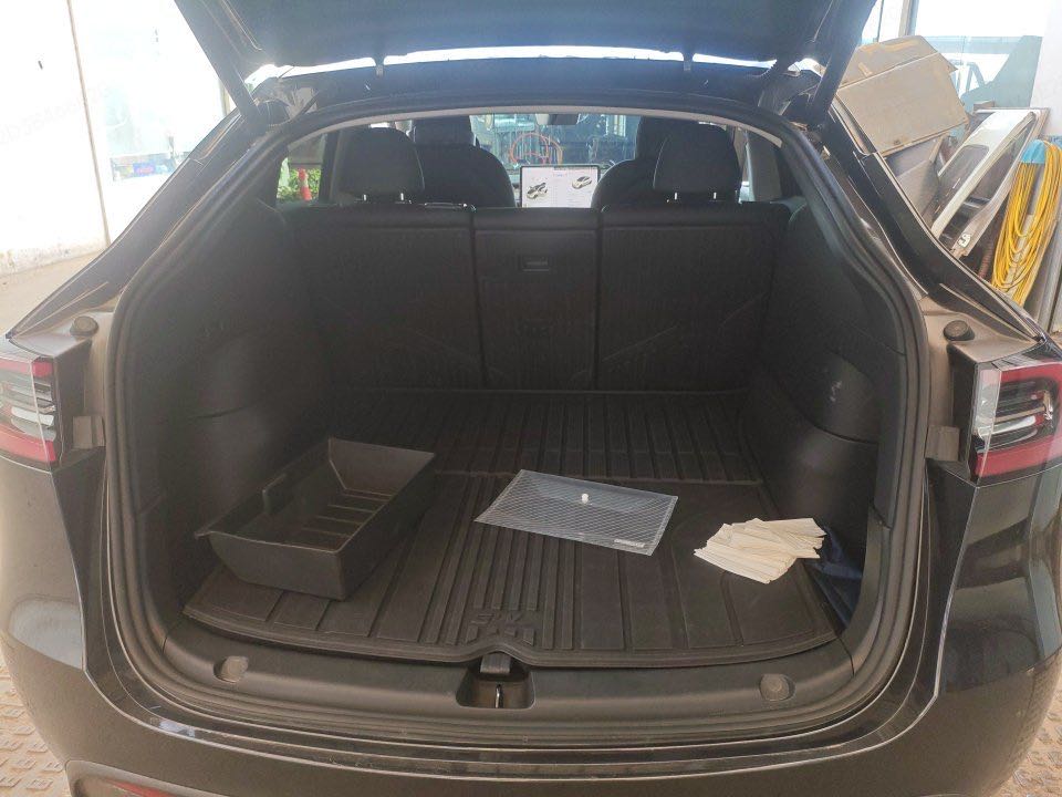 Tesla Model Y 2024 car image #11