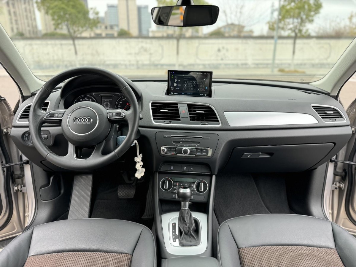 Audi Q3 2017 car image #5