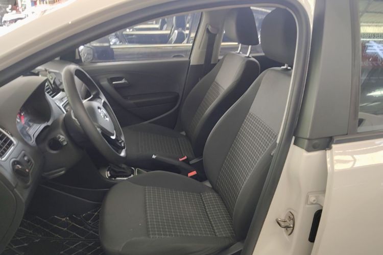 Volkswagen Polo 2018 car image #19