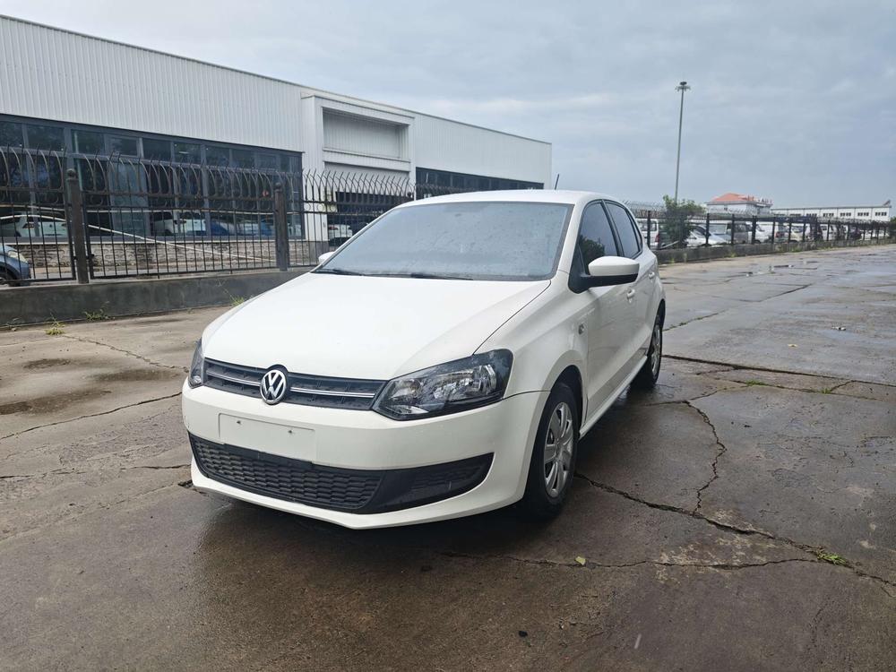 Volkswagen Polo 2013 Volkswagen Polo 2013 car image