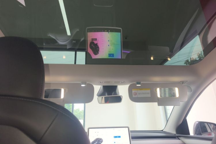 Tesla Model Y 2024 immagine di auto #18