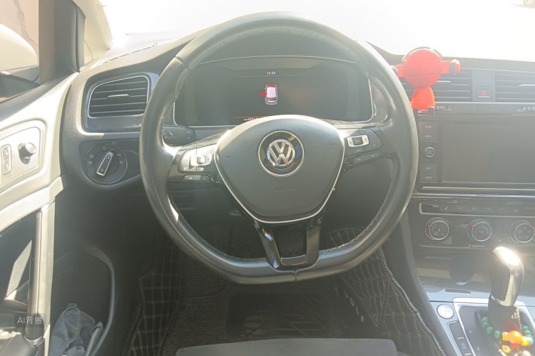 Volkswagen Golf 2019 car image #12