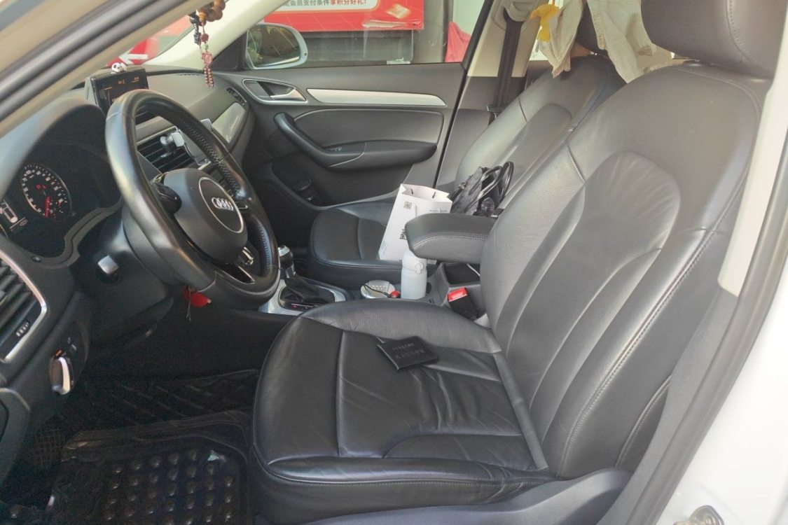 Audi Q3 2016 car image #20