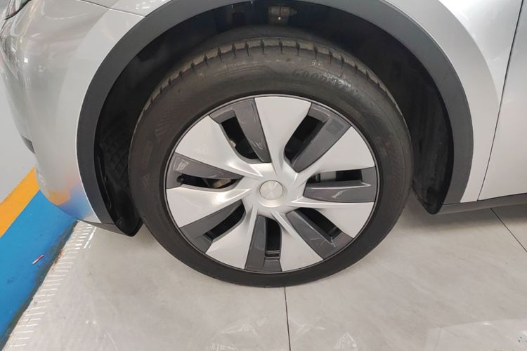 Tesla Model Y 2024 #9 Tesla Model Y 2024 car image #9