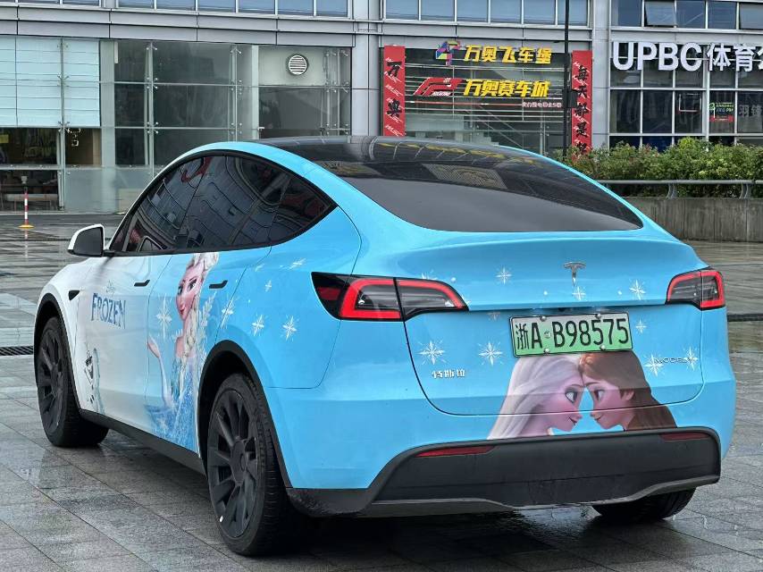 Tesla Model Y 2023 #5 Tesla Model Y 2023 car image #5