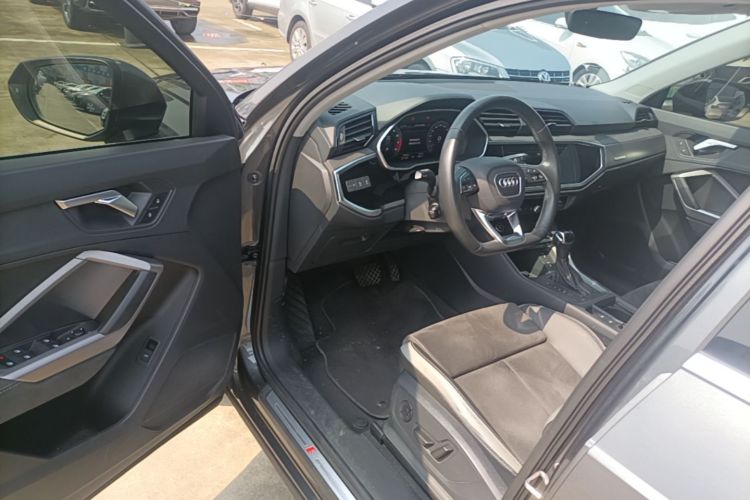 Audi Q3 2022 car image #16