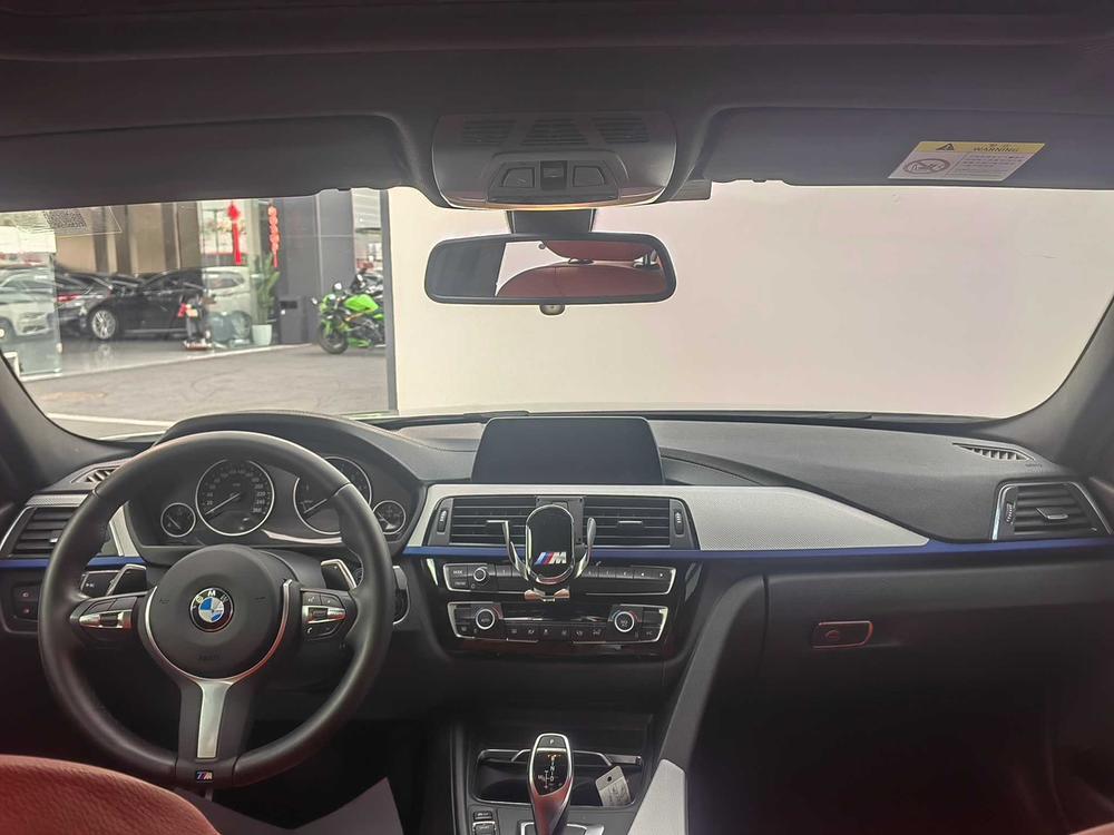 BMW 3 Series 2019 car image #12