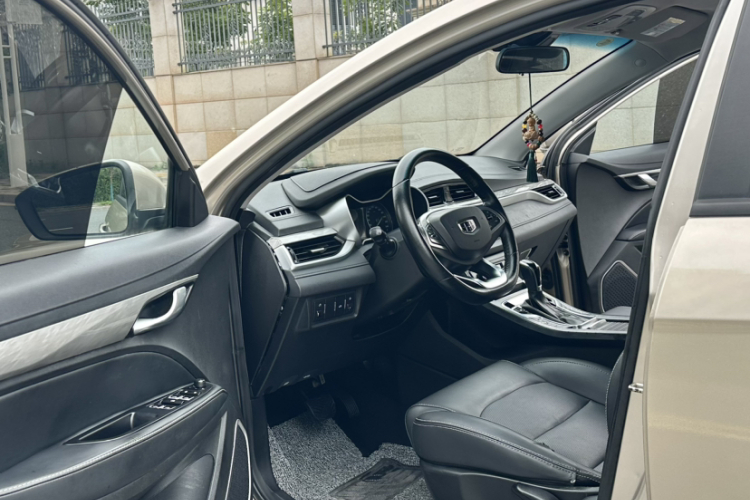 GEELY Emgrand 2020 #16 GEELY Emgrand 2020 car image #16