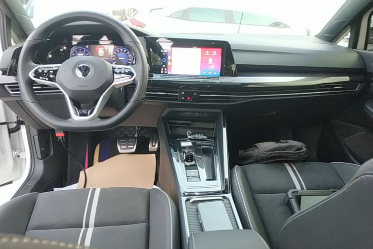 Volkswagen Golf 2022 car image #10