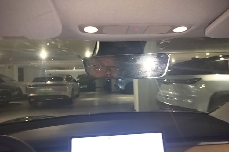 Tesla Model 3 2021 car image #18