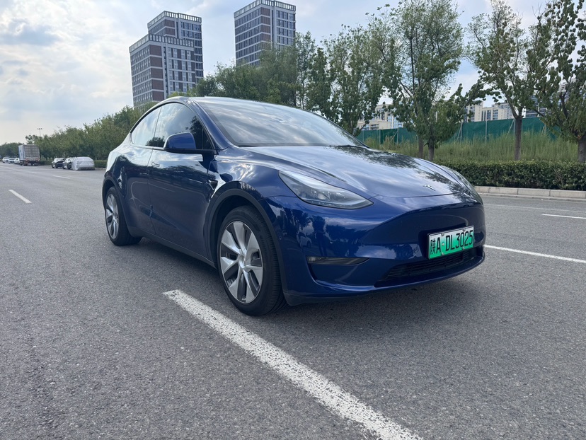 Tesla Model Y 2022 car image #3