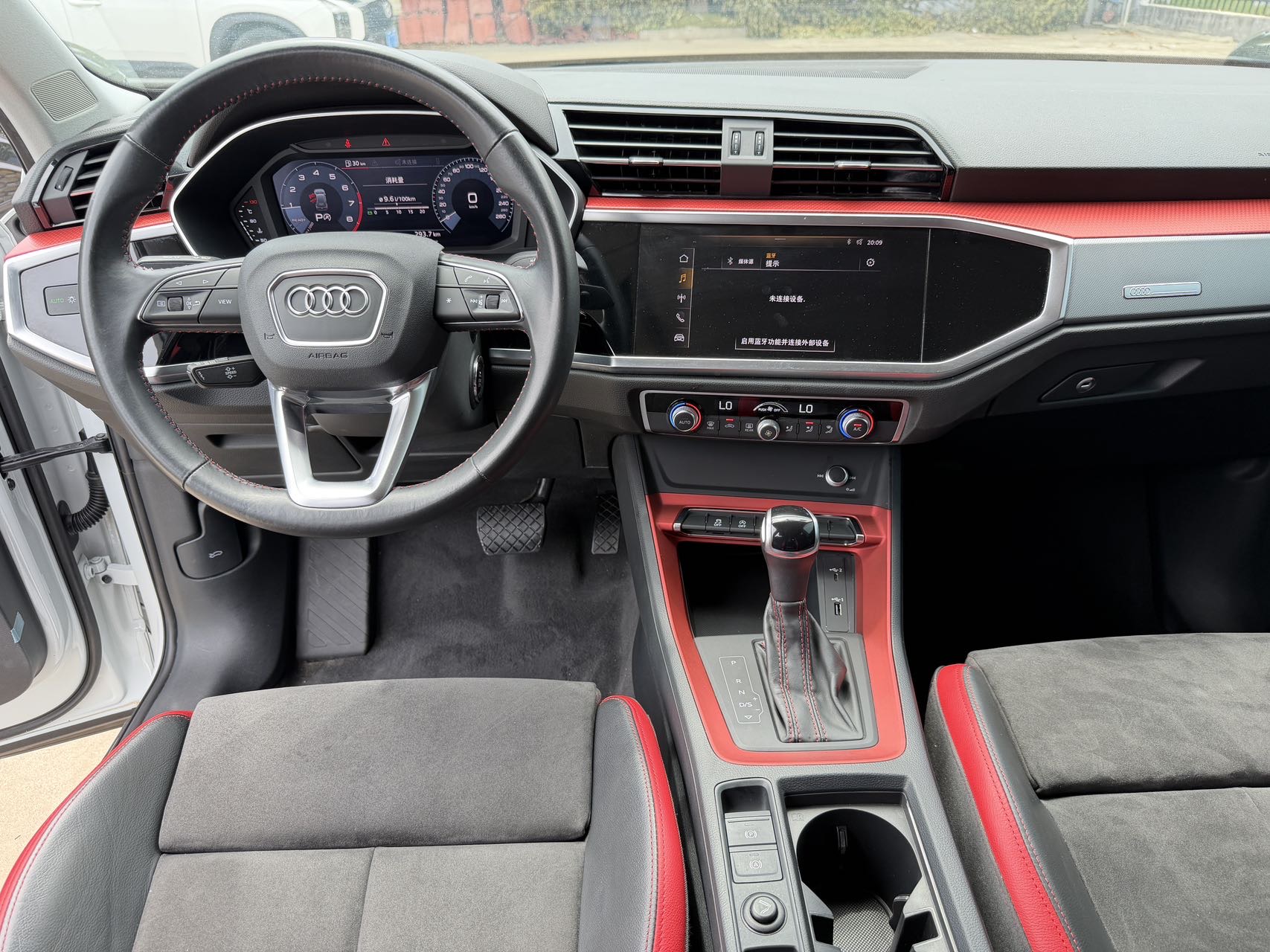 Audi Q3 2020 car image #8