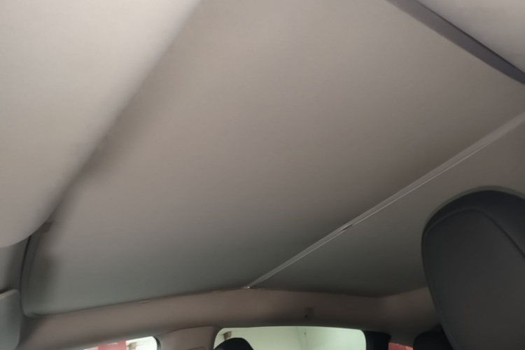 Tesla Model Y 2023 car image #18