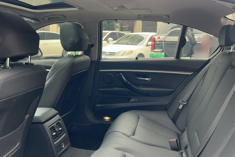 BMW 3 Series 2018 car image #21