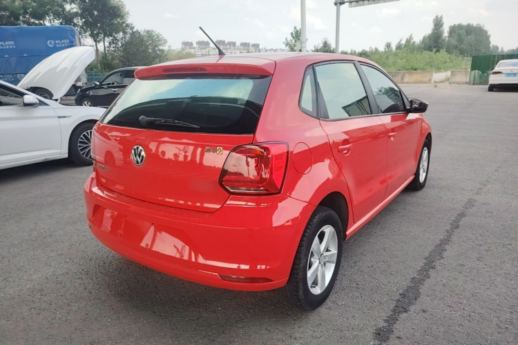 Volkswagen Polo 2015 car image #7