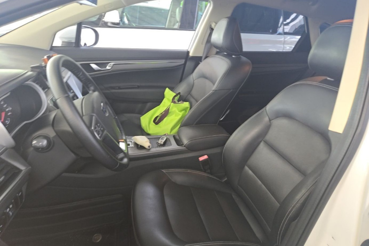 GEELY Emgrand GS 2016 car image #19