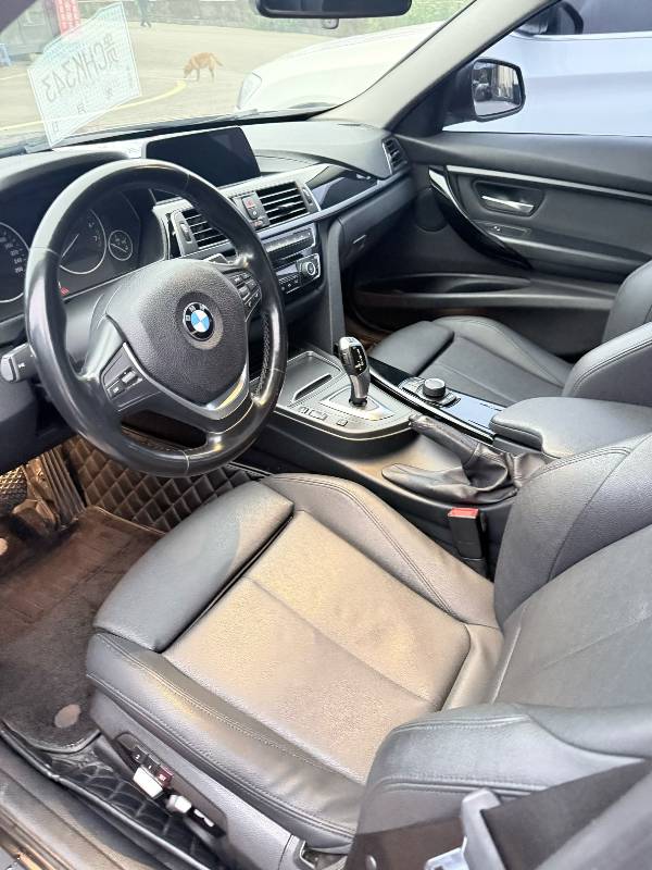 BMW 3 Series 2018 imagem de carro #2