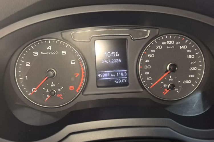 Audi Q3 2019 car image #12