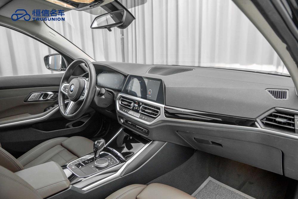 BMW 3 Series 2020 car image #14