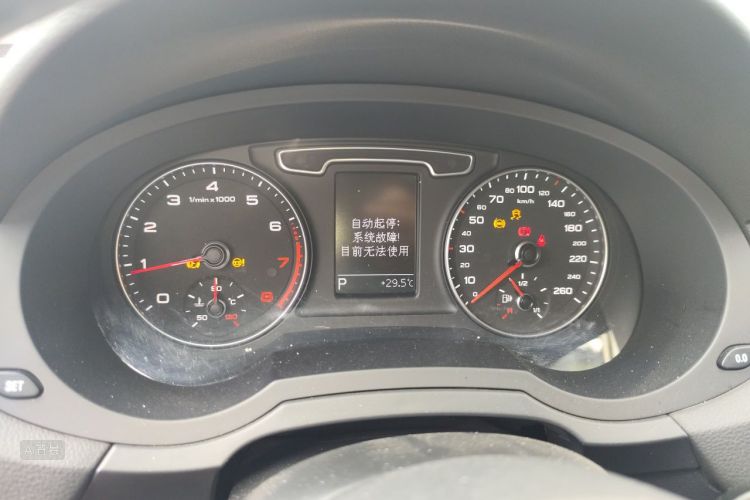 Audi Q3 2016 car image #13