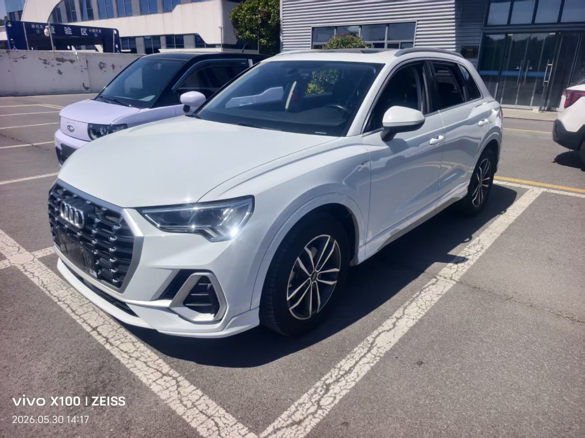 Audi Q3 2022 car image 