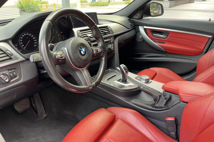 BMW 3 Series 2018 car image #15