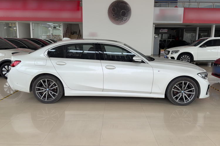 BMW 3 Series 2020 car image #8