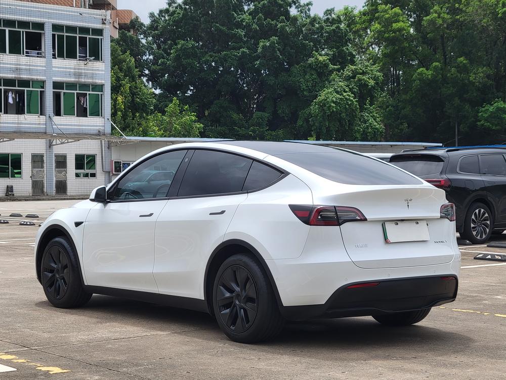 Tesla Model Y 2023 #5 Tesla Model Y 2023 car image #5